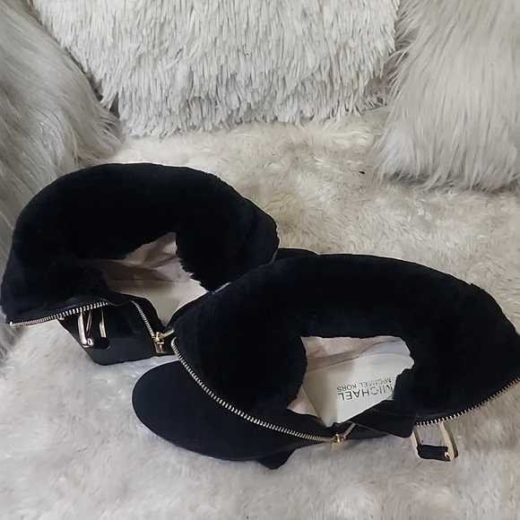 MICHAEL KORS ANKLE BOOTS - Picture 9 of 10